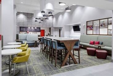 هتل Hampton Inn & Suites Indianapolis West Speedway