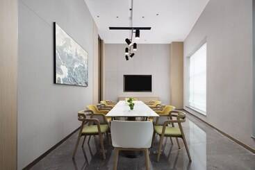 هتل Home2 Suites By Hilton Guiyang Airport