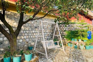 هتل Saiva Hill Resort