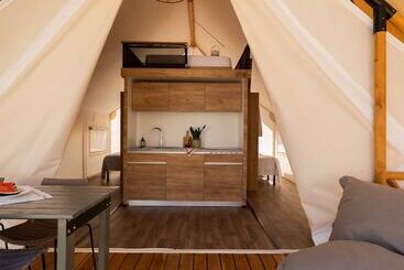 هتل Wecamp Cadaqués