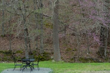 King Guest Room Located At The Joplin Inn At The Entrance To Mountain Harbor, Just 2 1/2 Miles From