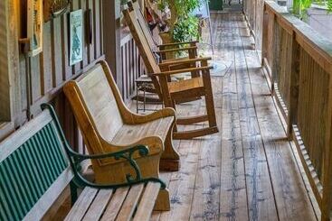 Lake View Three Bedroom, Three Bath Harbor North Luxury Cottage With Private Hot Tub Overlooking Lak