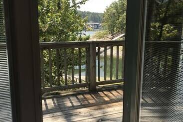 Lake View Two Bedroom, Two Bath Harbor North Luxuryloft Cottage With Private Hot Tub Overlooking Lak