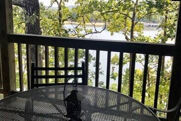 Lake View Two Bedroom, Two Bath Harbor North Luxuryloft Cottage With Private Hot Tub Overlooking Lak