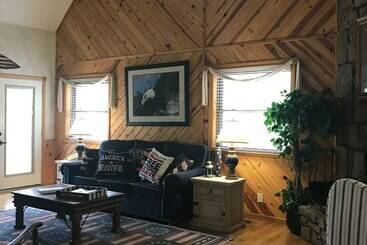 Lake View Two Bedroom, Two Bath Harbor North Luxuryloft Cottage With Private Hot Tub Overlooking Lak