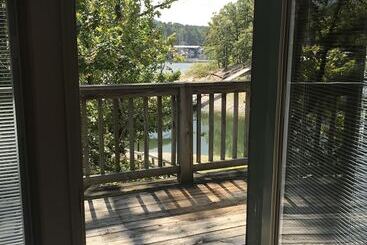 Lake View Two Bedroom, Two Bath Harbor North Luxuryloft Cottage With Private Hot Tub Overlooking Lak