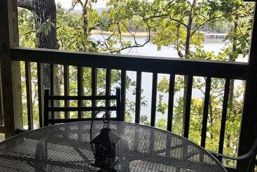 Lake View Two Bedroom, Two Bath Harbor North Luxuryloft Cottage With Private Hot Tub Overlooking Lak