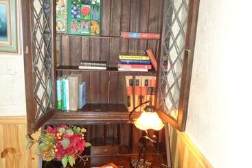 Lake View Two Bedroom, Two Bath Log Sided Cottage With Private Hot Tub Overlooking Lake Ouachita. By