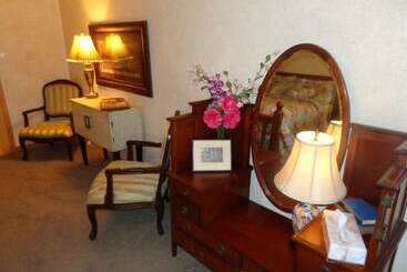 Lake View Two Bedroom, Two Bath Log Sided Cottage With Private Hot Tub Overlooking Lake Ouachita. By