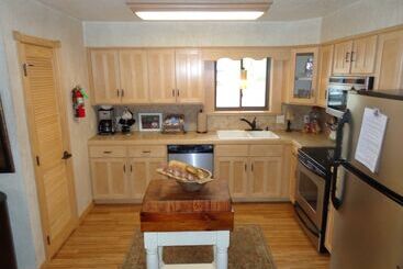 Lake View Two Bedroom, Two Bath Log Sided Cottage With Private Hot Tub Overlooking Lake Ouachita. By