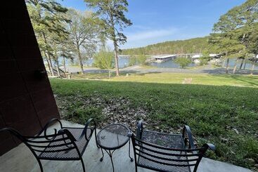 Mountain Harbor Queen Guest Room On Lake Ouachita By Redawning