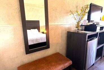 Mountain Harbor Queen Guest Room On Lake Ouachita By Redawning