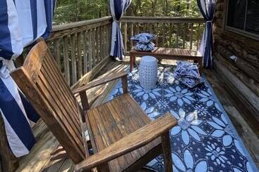 One Bedroom, One Bath Log Sided Cottage With Private Hot Tub On Lake Ouachita. By Redawning