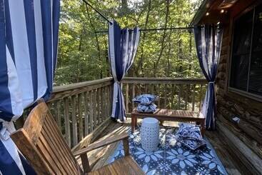 One Bedroom, One Bath Log Sided Cottage With Private Hot Tub On Lake Ouachita. By Redawning