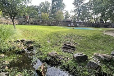 One Bedroom, One Bath Log Sided Cottage With Private Hot Tub On Lake Ouachita. By Redawning