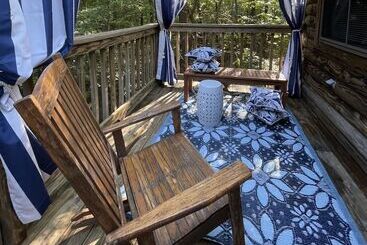 One Bedroom, One Bath Log Sided Cottage With Private Hot Tub On Lake Ouachita. By Redawning