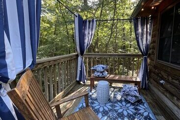 One Bedroom, One Bath Log Sided Cottage With Private Hot Tub On Lake Ouachita. By Redawning