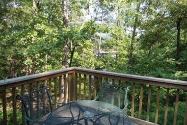 One Bedroom, One Bath Log Sided Cottage With Private Hot Tub On Lake Ouachita. By Redawning