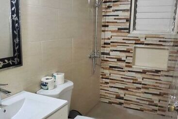 پانسیون 876 Ja Oasis & Homestay   By Kingston Airport