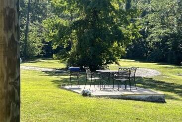 Queen Guest Room Located At The Joplin Inn At The Entrance To Mountain Harbor, Just 2 1/2 Miles From