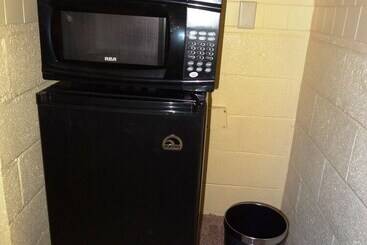 Queen Guest Room Located At The Joplin Inn At The Entrance To Mountain Harbor, Just 2 1/2 Miles From
