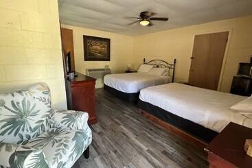 Queen Guest Room Located At The Joplin Inn At The Entrance To Mountain Harbor, Just 2 1/2 Miles From
