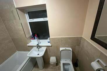 اقامتگاه Remarkable 3 Bed House In Westcliff On Sea
