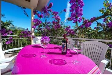 اقامتگاه Stunning 3 Bed House In Orebic