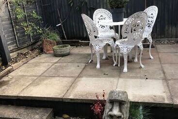 اقامتگاه Stylish Townhouse In Bury St Edmunds Centre