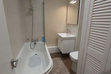 اقامتگاه Stylish Townhouse In Bury St Edmunds Centre