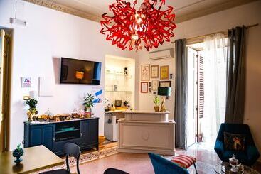 تختخواب و صبحانه Ausa Suites
