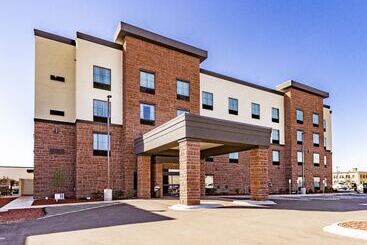 Cobblestone Hotel & Suites   Ottumwa