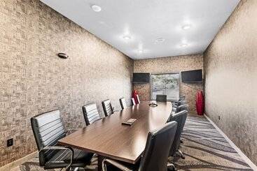 Cobblestone Hotel & Suites   Ottumwa