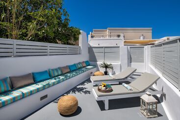 هتل Amoramelia Suites