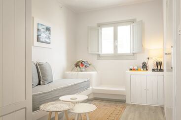 هتل Amoramelia Suites