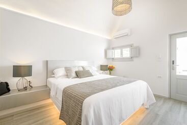 هتل Amoramelia Suites