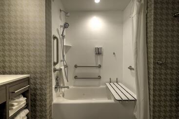 هتل Home2 Suites By Hilton Allentown Bethlehem Airport