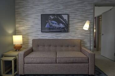 هتل Home2 Suites By Hilton Allentown Bethlehem Airport