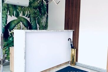 هتل Kamani Florencia