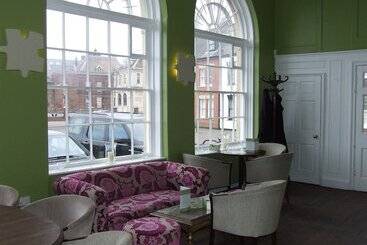 هتل The Bank House