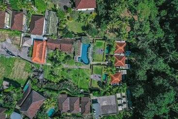 Отель Tirta Arum