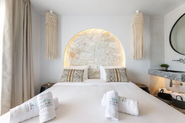 پانسیون Amalthia Luxury Suites