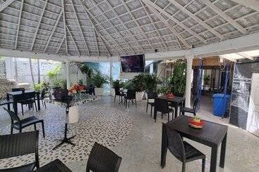 پانسیون Little Savoy Guest House