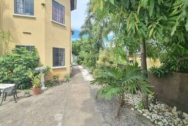 پانسیون Little Savoy Guest House