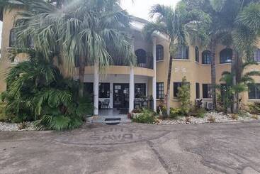 پانسیون Little Savoy Guest House