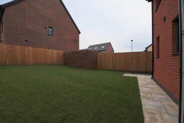 اقامتگاه Beautiful 4 Bed House 15 Mins To Cardiff & Newport
