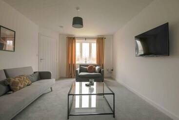 اقامتگاه Beautiful 4 Bed House 15 Mins To Cardiff & Newport