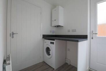 اقامتگاه Beautiful 4 Bed House 15 Mins To Cardiff & Newport