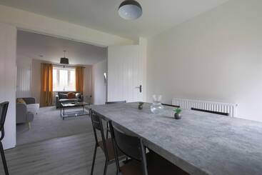 اقامتگاه Beautiful 4 Bed House 15 Mins To Cardiff & Newport