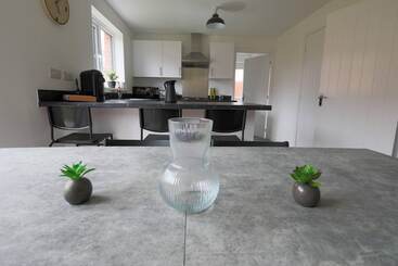 اقامتگاه Beautiful 4 Bed House 15 Mins To Cardiff & Newport